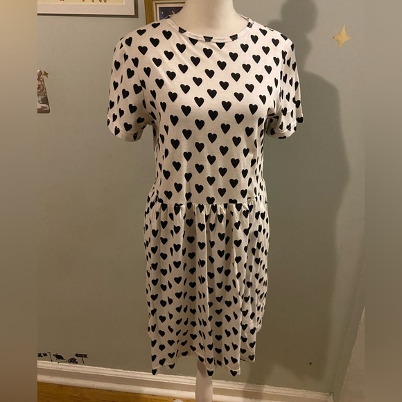 White smock babydoll asos dress with black heart pattern by Daisy Street size 4 - Picture 2 of 8